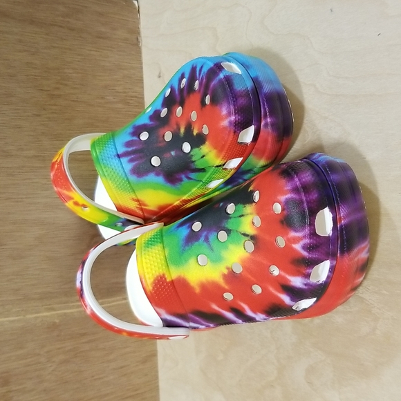 Crocs Tye dye Clogs Women's size 6 - Picture 9 of 10